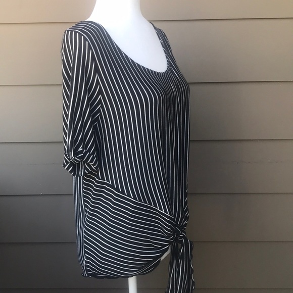 NWOT The Vanity Room Top Medium - Picture 3 of 9